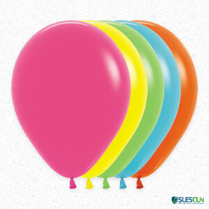 Máximo Impacto y Diversidad de Color: Bomba Sempertex R12 Fashion Surtido Tamaño Grande y Variedad para Decoraciones Destacadas La Bomba Sempertex R12 Fashion Surtido es la elección ideal cuando se busca una presencia visual impactante y una amplia gama de color en un solo paquete. El tamaño R12 (12 pulgadas) es el formato grande preferido por los profesionales para crear arcos, columnas y decoraciones que capturan la atención inmediatamente. Ventajas del Surtido R12 Fashion: Tamaño R12 (12 Pulgadas): Globos de látex grandes que ofrecen mayor volumen y un impacto visual superior. Surtido de Colores: Incluye una variedad de tonos esenciales de la línea 'Fashion', perfectos para temáticas dinámicas y color-coding. Calidad Sempertex: Globos resistentes diseñados para maximizar el tiempo de flotación con helio y reducir la tasa de rotura. Acabado Profesional: La línea 'Fashion' proporciona un color sólido y uniforme que es fundamental en el diseño de eventos de alta calidad. El Insumo de Alto Rendimiento para Eventos Este paquete de globos surtidos grandes es un insumo de decoración Sempertex esencial para cualquier decorador. La Bomba Sempertex R12 Fashion Surtido te ofrece la versatilidad de color y el tamaño necesario para llevar tus proyectos de ambientación a un nivel superior.